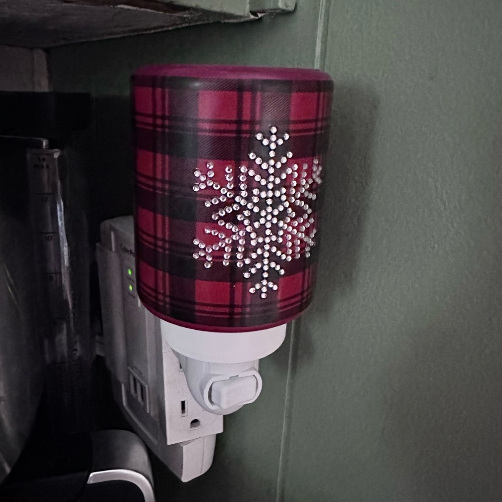 Plaid Holiday Wall Plug-In Scentsy with Snowflake Design